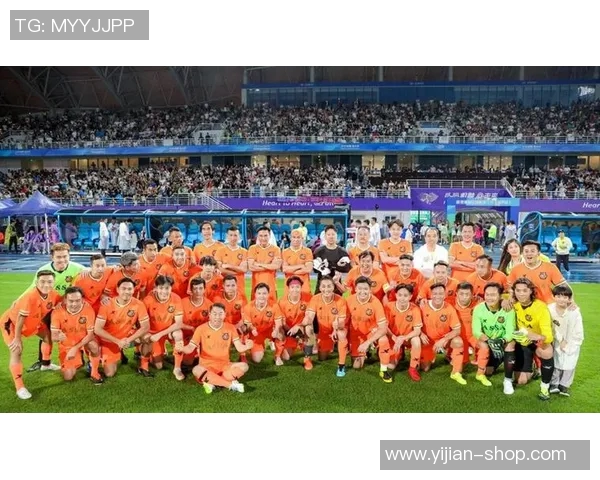 热爱足球的明星们都有哪些他们的足球故事与成就分享