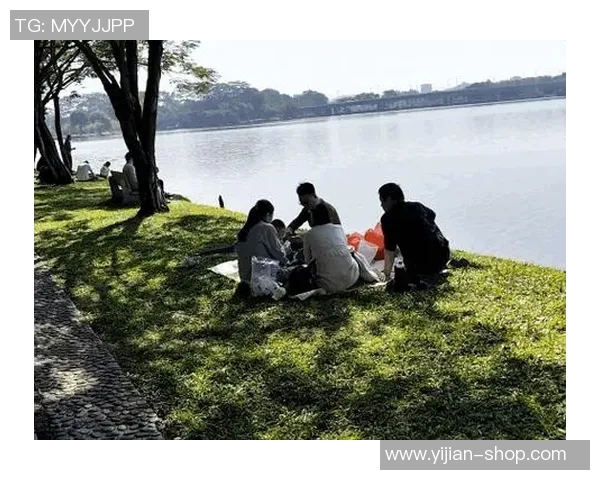 街头美食与足球明星的奇妙邂逅大爷的故事让人感动又温暖