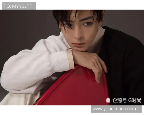 足球明星时尚新宠帽衫搭配展现个性与运动魅力 足球明星时尚新宠帽衫搭配展现个性与运动魅力